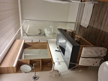 Ferienhof Alpe Berg Vorstellung der Zimmer moderne Badezimmer
