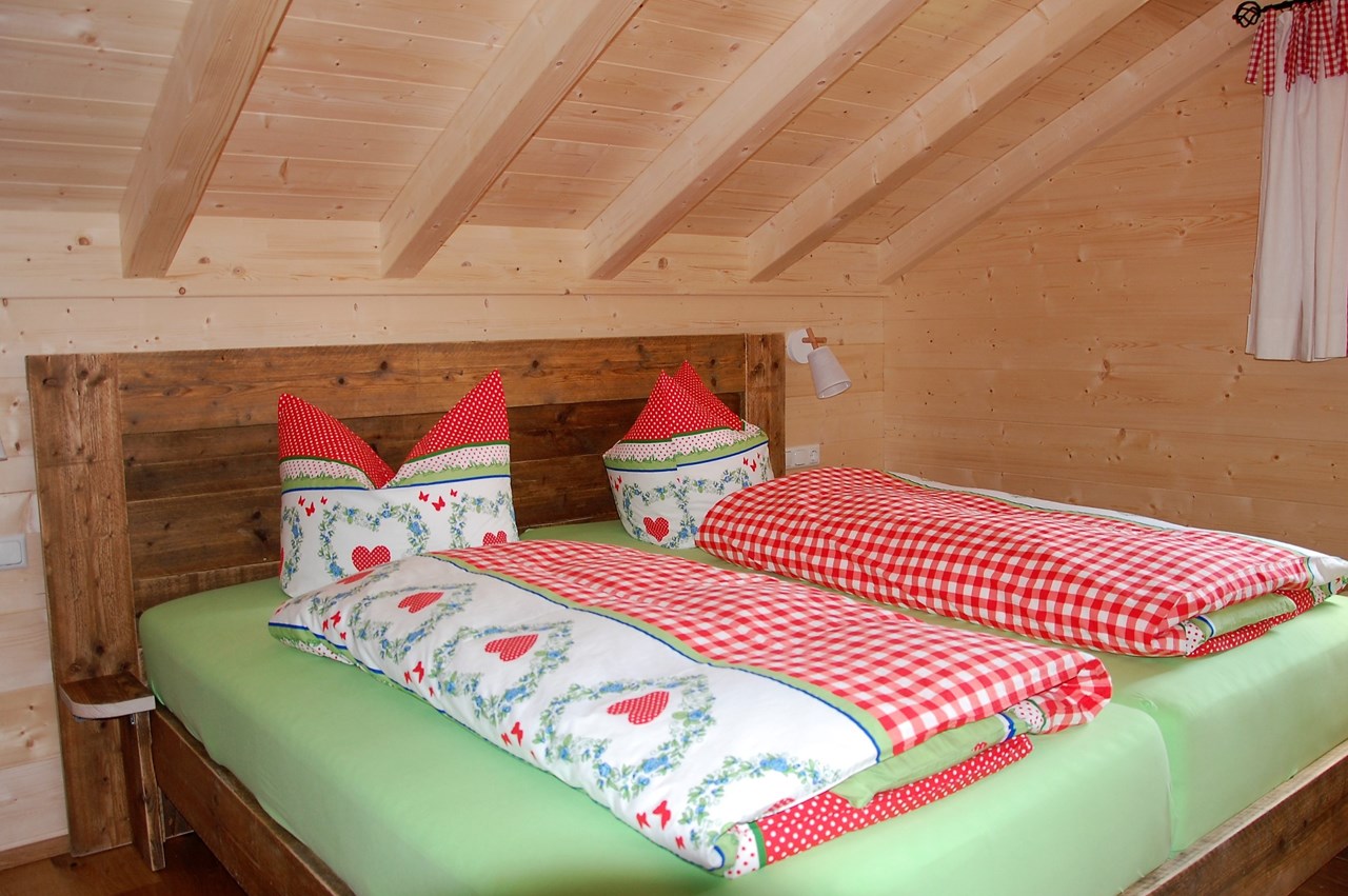 Der AuszeitHof Presentation of the rooms Master bedroom time out cabin