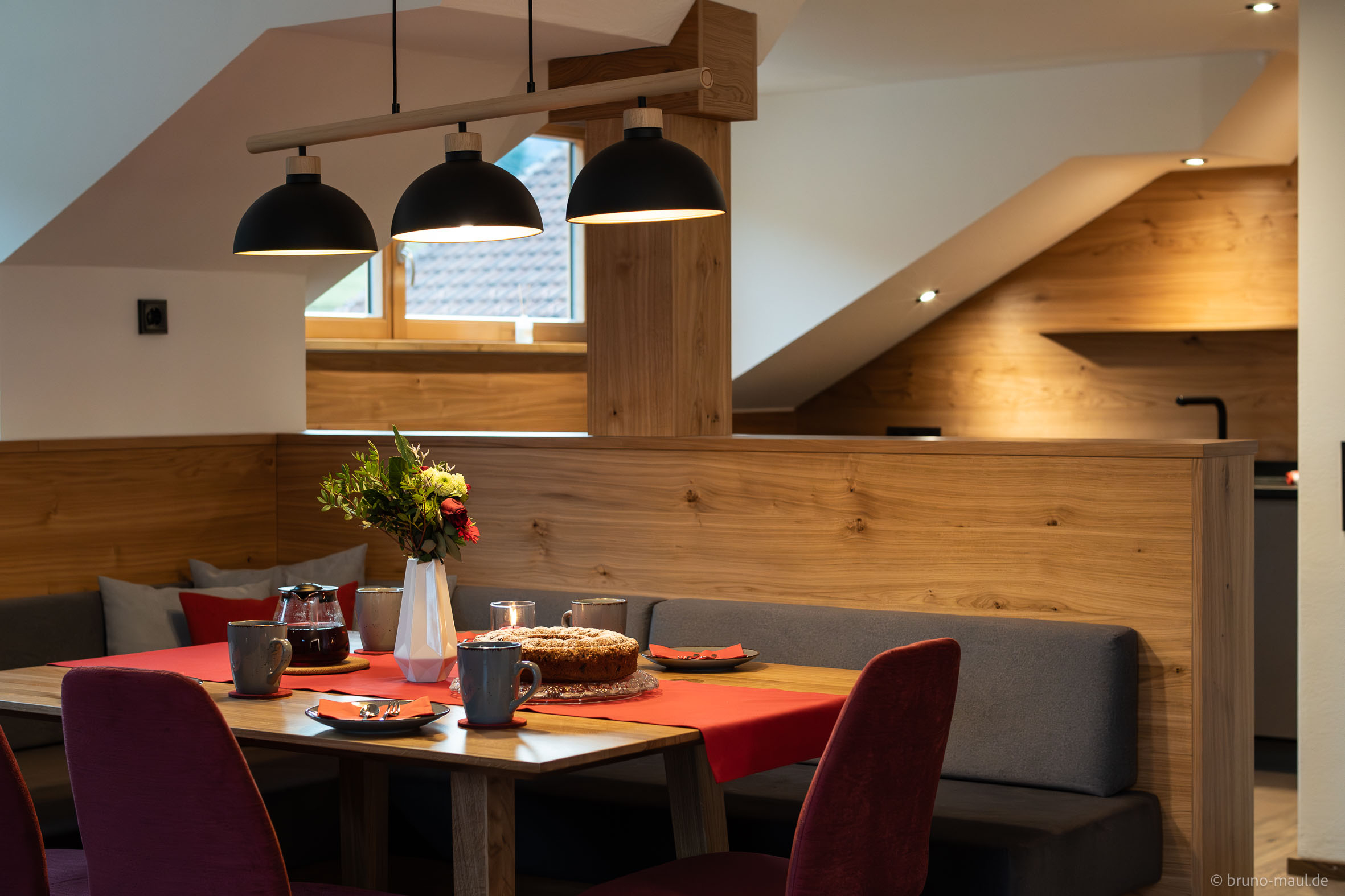 Ferien Bauernhof: Ferienwohnung Weitblick: Großzügiger, lichtdurchfluteter Wohnraum mit Wald- und Wiesenblick - Ferienhof Nägele