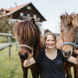 Ferien Bauernhof: Nici mit unseren beiden Ponys Sandro & Karlotte - Biohof Stadler