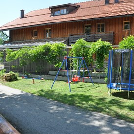 Ferien Bauernhof: Spielplatz - Ferienhof Landhaus Guglhupf