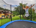 Ferien Bauernhof: Großer Kinderspielplatz am Ferienhaus und Waldspielplatz - Bayerischer Wald Kinder & Familienbauernhof in der Oberpfalz
