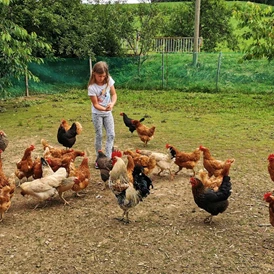 Ferien Bauernhof: Tiere füttern helfen - Bayerischer Wald Kinder & Familienbauernhof in der Oberpfalz