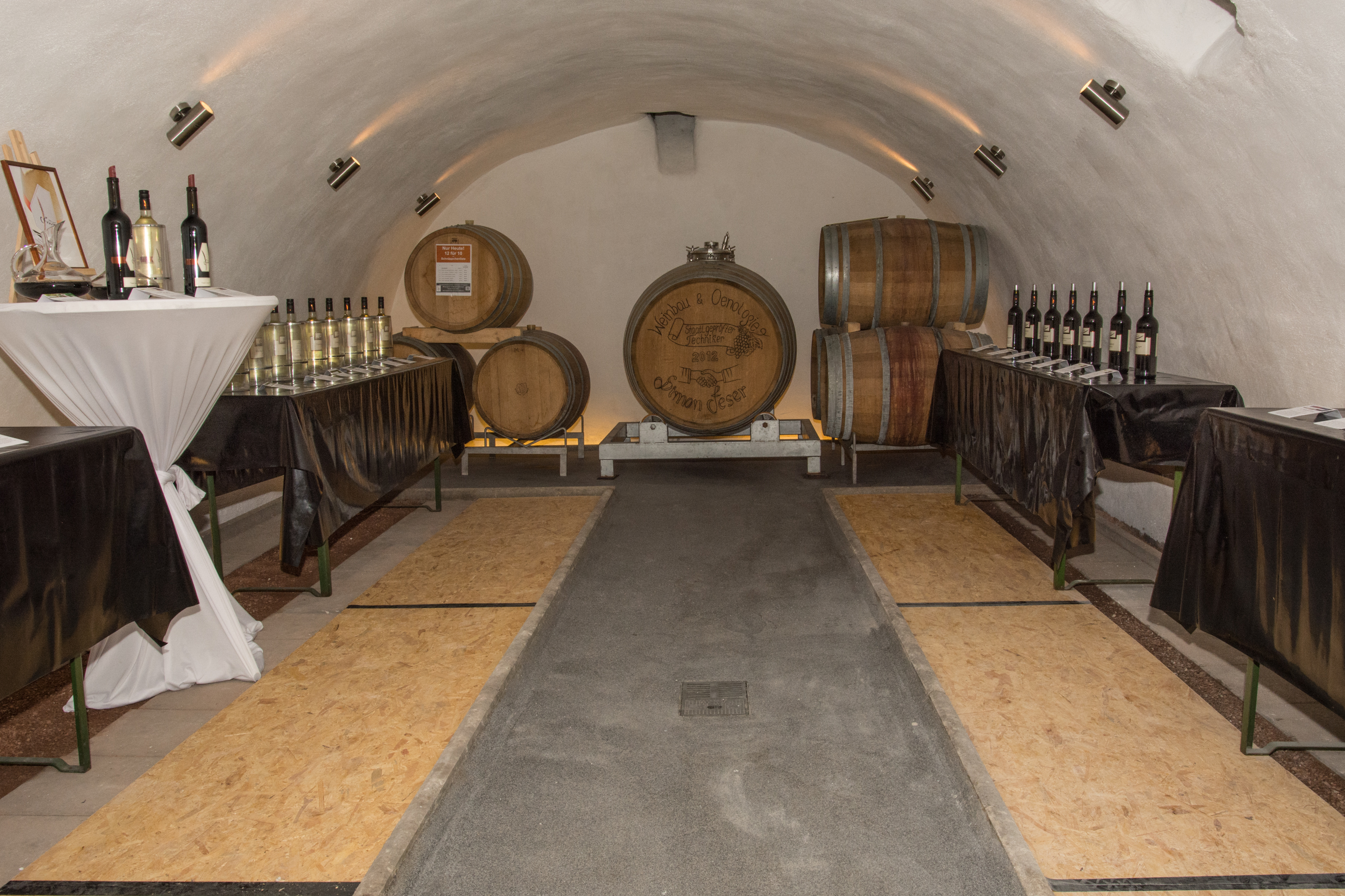 Ferien Bauernhof: Weinkeller bei Veranstaltung - Weingut Feser mit Vinothek, Ferienwohnungen & Erlebnis