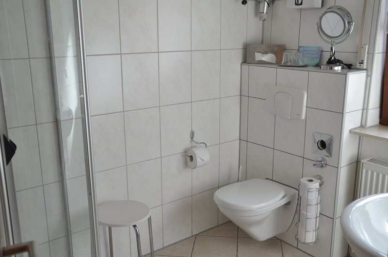 Ferien Bauernhof: "Dazumal" - Teilbereich Bad - Weingut Feser mit Vinothek, Ferienwohnungen & Erlebnis