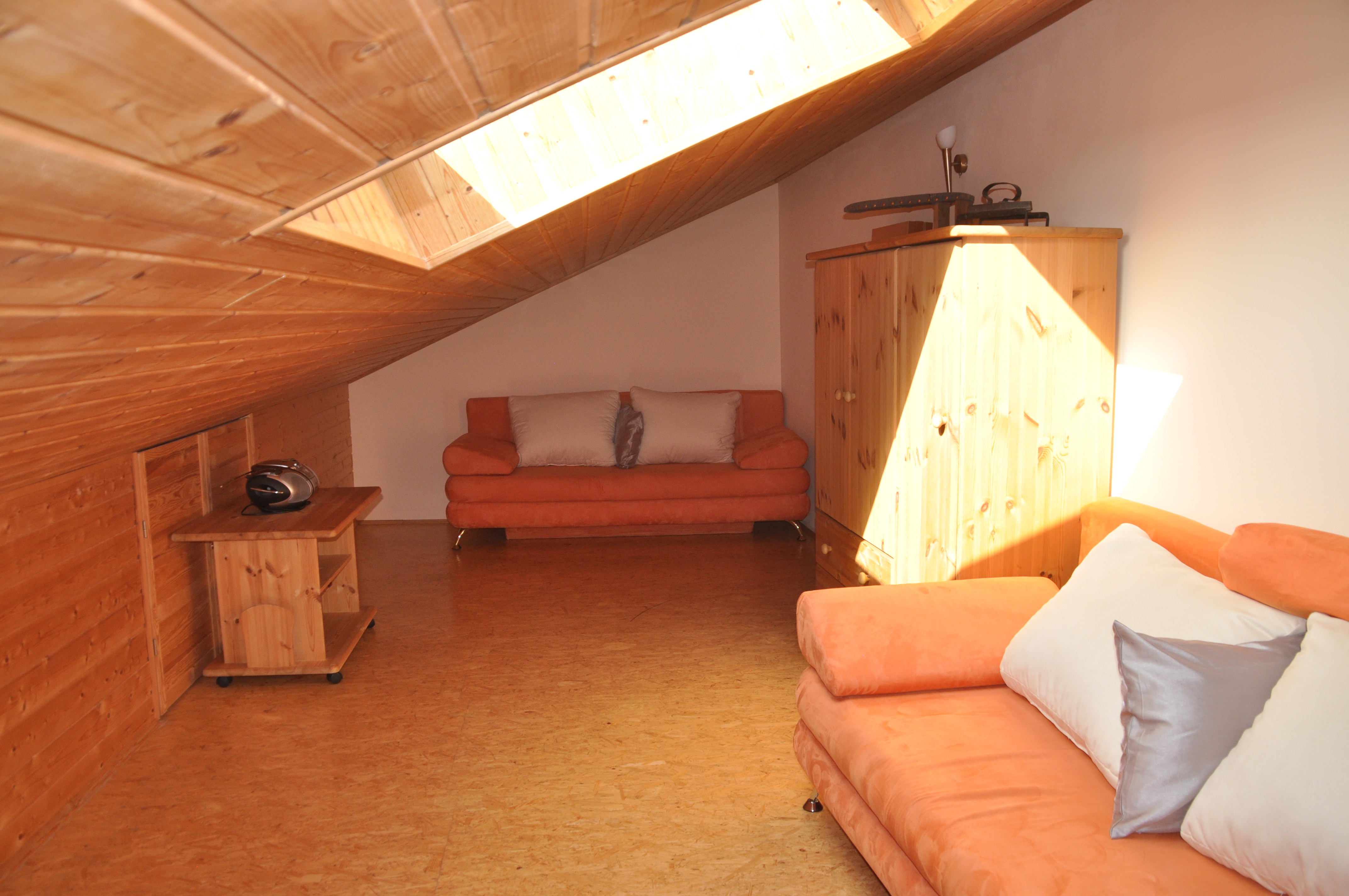 Ferien Bauernhof: "Dazumal" - Wohnbereich -
Umfunktionierbar zu Schlafbereich.  - Weingut Feser mit Vinothek, Ferienwohnungen & Erlebnis