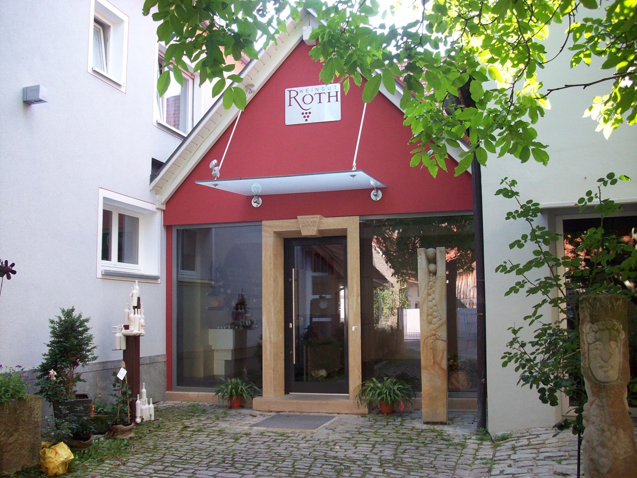 Weingut Roth - RotHweinHotel unsere Tiere Weinverkauf