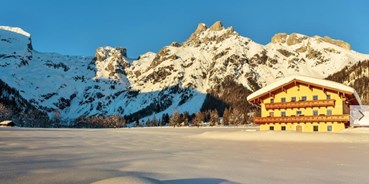 Urlaub auf dem Bauernhof - Salzburg - Winterurlaub im Salzburger Land. Gepflegte Pisten und Loipen sowie Winterwanderwege und Rodelbahnen erfreuen die Besucher. 
Schöne Almwanderungen, Spaziergänge oder anspruchsvolle Bergtouren sind direkt vom Haus weg möglich. 
Der Naturbadesee WENGSEE ist ca. 1 km entfernt. 
Viele Ausflugsziele und Sehenswürdigkeiten sind von uns aus gut erreichbar. 
Die Salzburgerland Card gibts online zu bestellen. - Alpen Appartements Oberlehengut