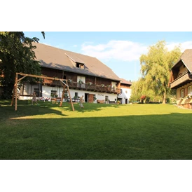 Ferien Bauernhof: Hofbereich - Bauernhof Hönigshof - Familie Kerschenbauer