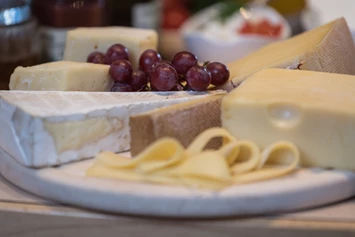 Ferien Bauernhof: Bauernhoffrühstück - Bauernhof Hönigshof - Familie Kerschenbauer