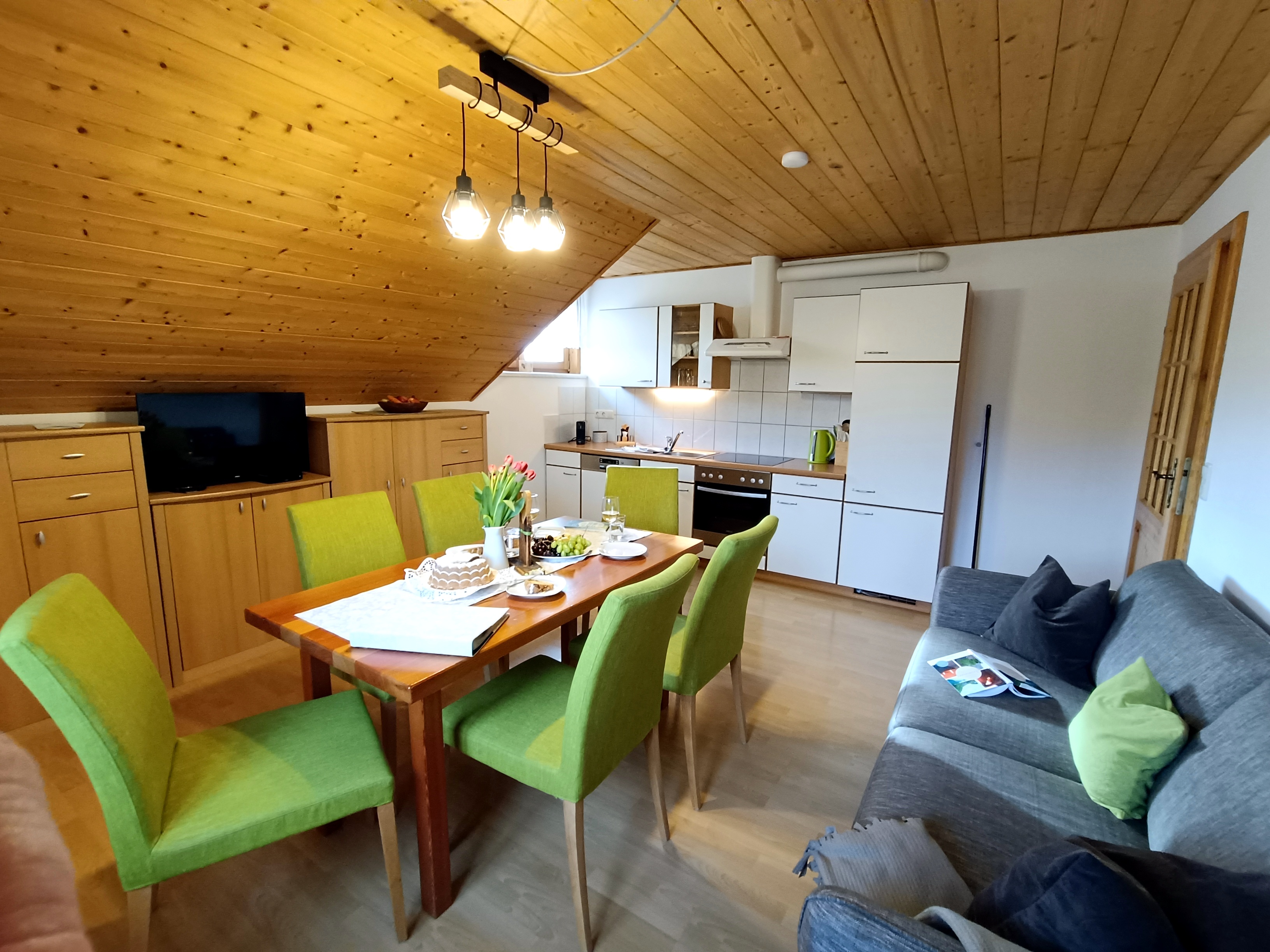 ERLEBNISBAUERNHOF Steinerhof in Kärnten Presentation of the rooms Alpine view