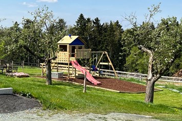 Ferien Bauernhof: Kinderspielplatz - Biohofgut Laschalt