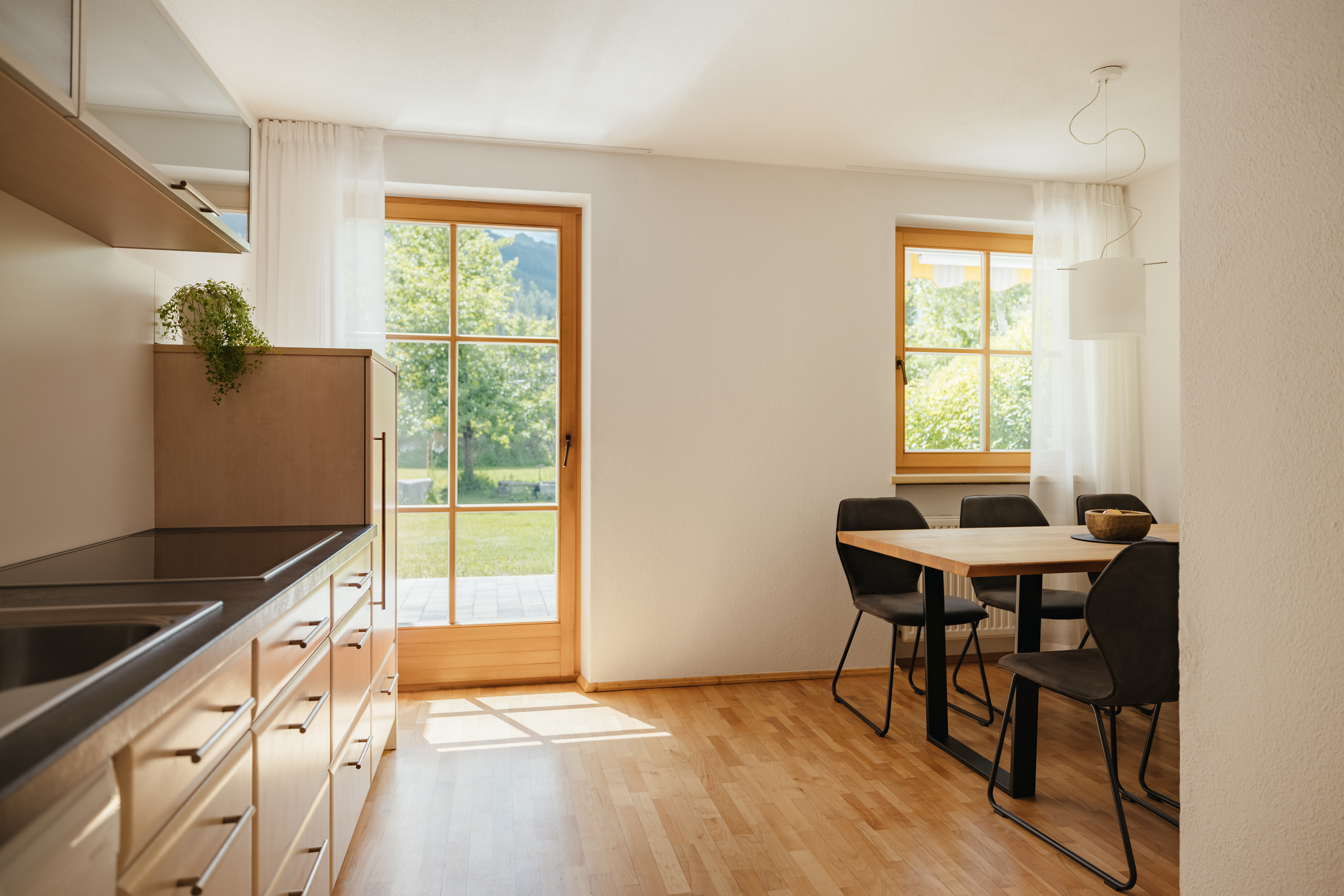 Ferien Bauernhof: Küche Terrassenwohnung Garten - Untermairhof