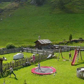 Ferien Bauernhof: Die Kinder haben viel Platz zum Spielen auf unserem Spielplatz und im Spielzimmer - Oberhof