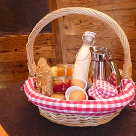 Ferien Bauernhof: Hofeigene Produkte im Frühstückskorb - Oberhof