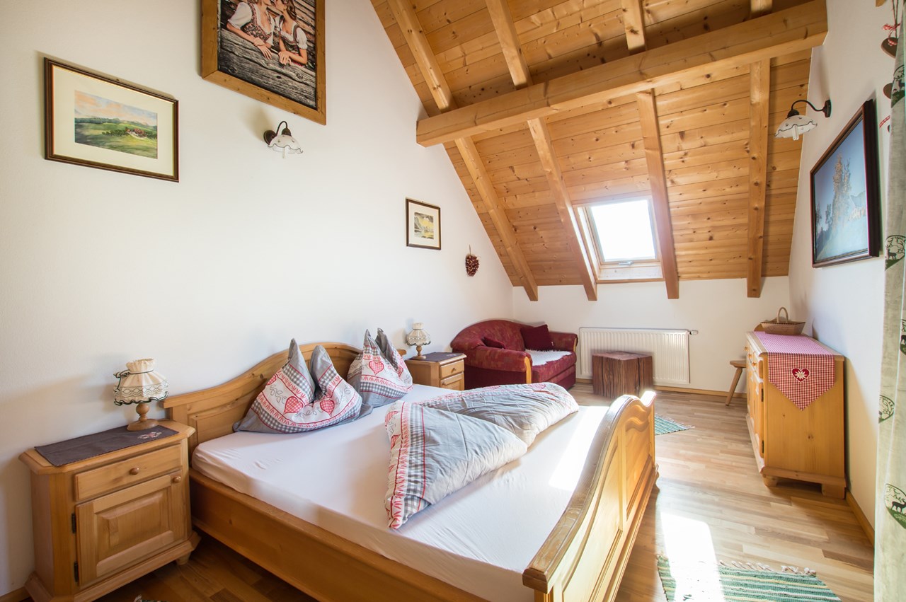 Ferienhof Margarethengut am Attersee  Presentatie van de kamers 076658002