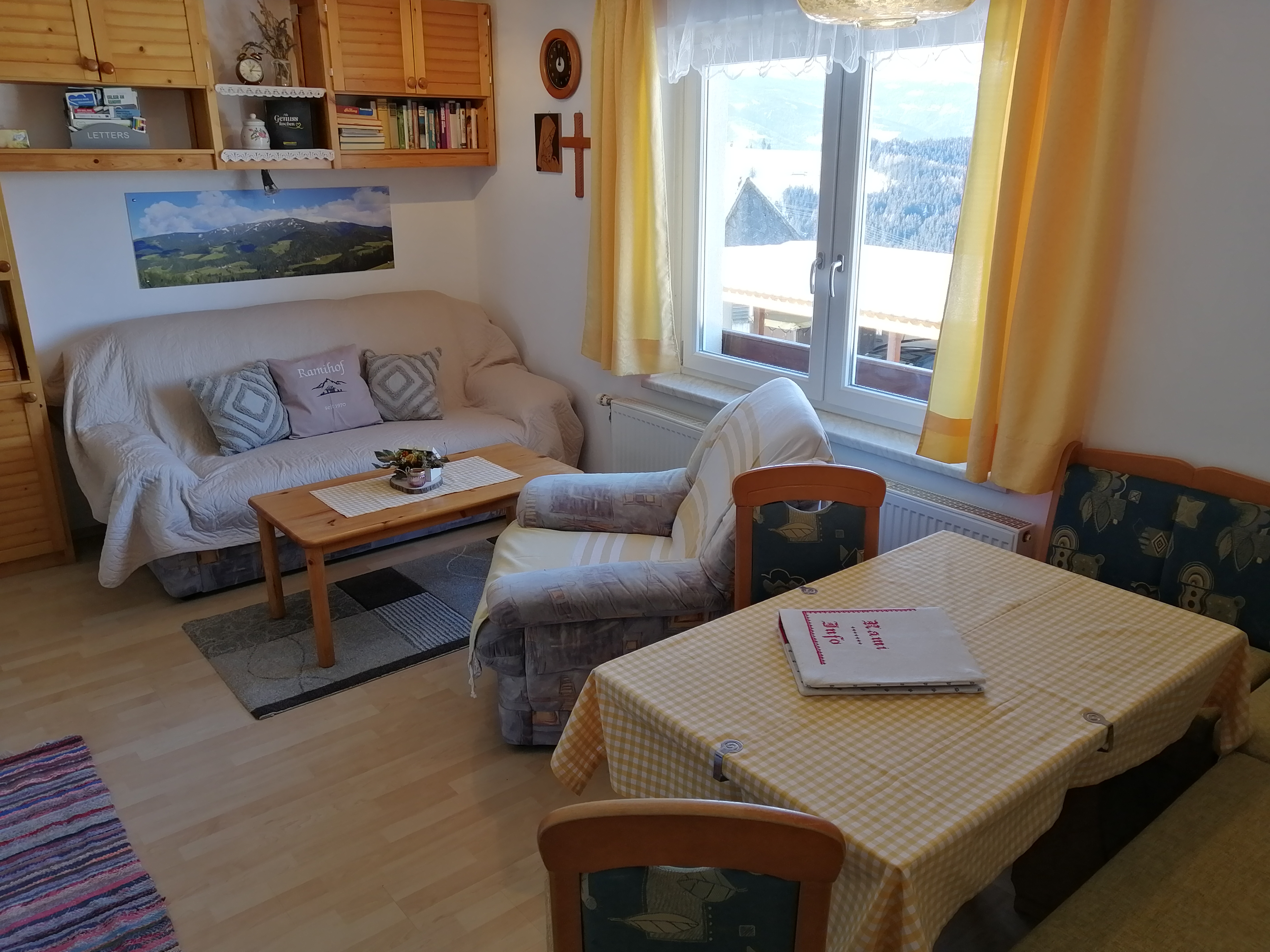 Ferien Bauernhof: Ferienwohnung 3,Wohnzimmer mit Küche  - Bergbauernhof Rami 