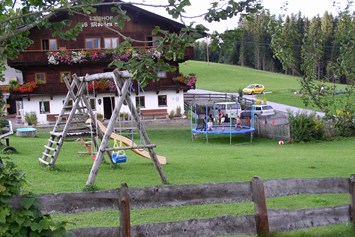 Ferien Bauernhof: Viel Platz zum Spielen und Genießen direkt am Haus - Erbhof "Achrainer-Moosen"