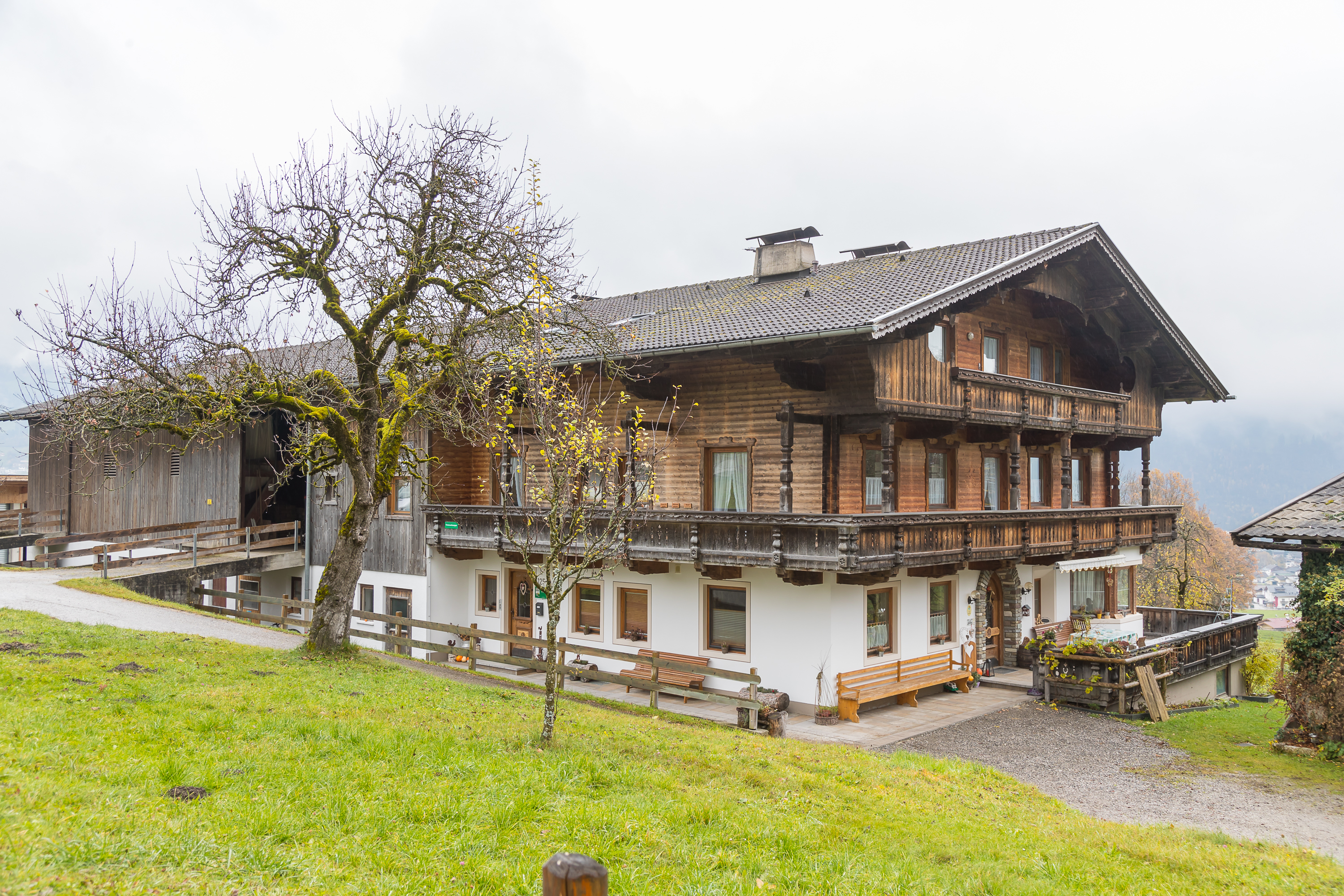 Urlaub auf dem Bauernhof - Schwimmen - Aussenansicht Wermenerhof - Wermenerhof