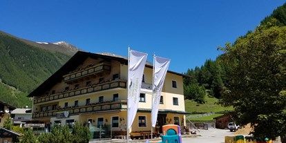 Urlaub auf dem Bauernhof - erreichbar mit: Auto - Hausbild Sommer - Reiterhof Alpin Appart
