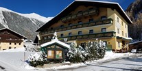 Urlaub auf dem Bauernhof - erreichbar mit: Auto - Hausbild Winter - Reiterhof Alpin Appart