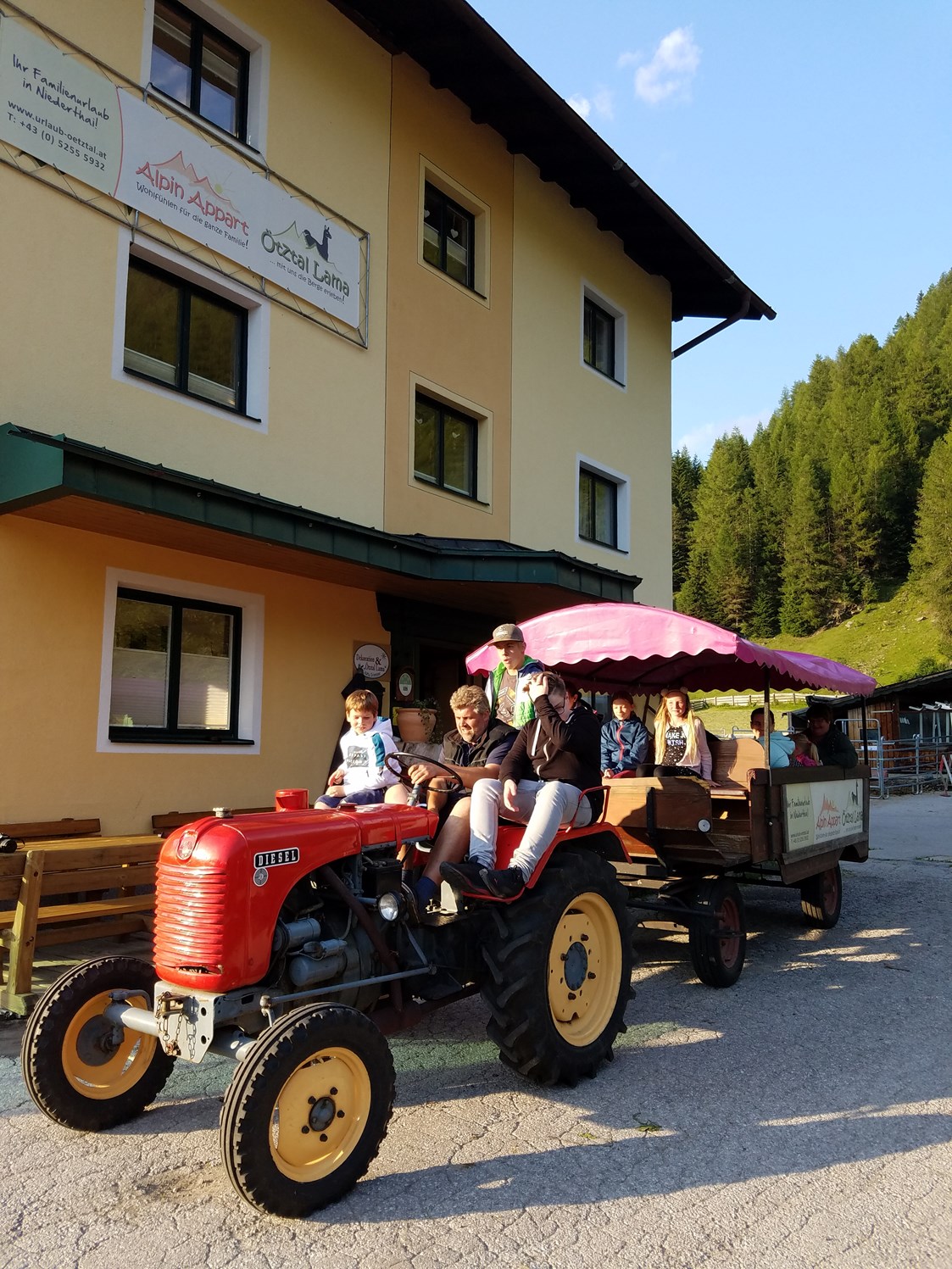 Ferien Bauernhof: Traktorfahrt (Sommer Hauptsaison) - Reiterhof Alpin Appart