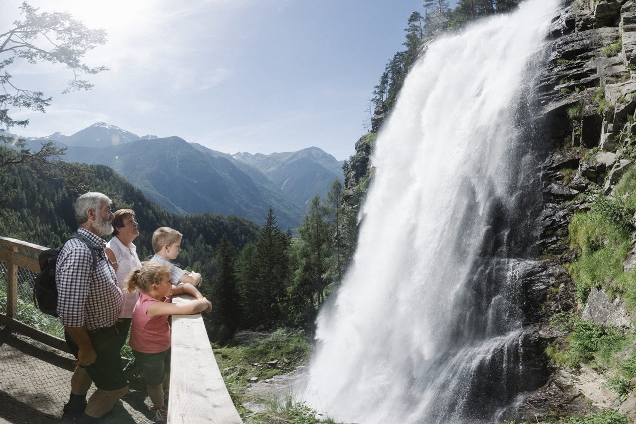 Bio und Reiterhof der Veitenhof Ausflugsziele Tirols höchster Wasserfall