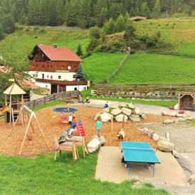 Ferien Bauernhof: Kinderspielplatz am Veitenhof - Bio und Reiterhof der Veitenhof