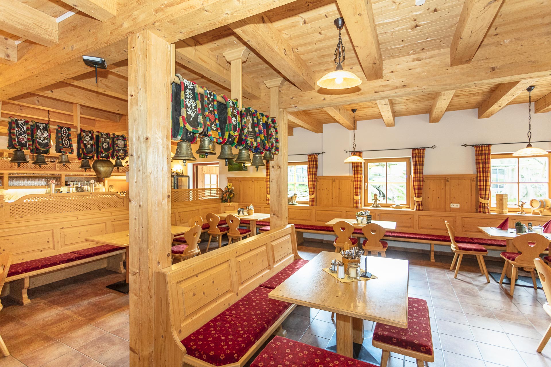 Ferien Bauernhof: Gaststube - Enzianhütte