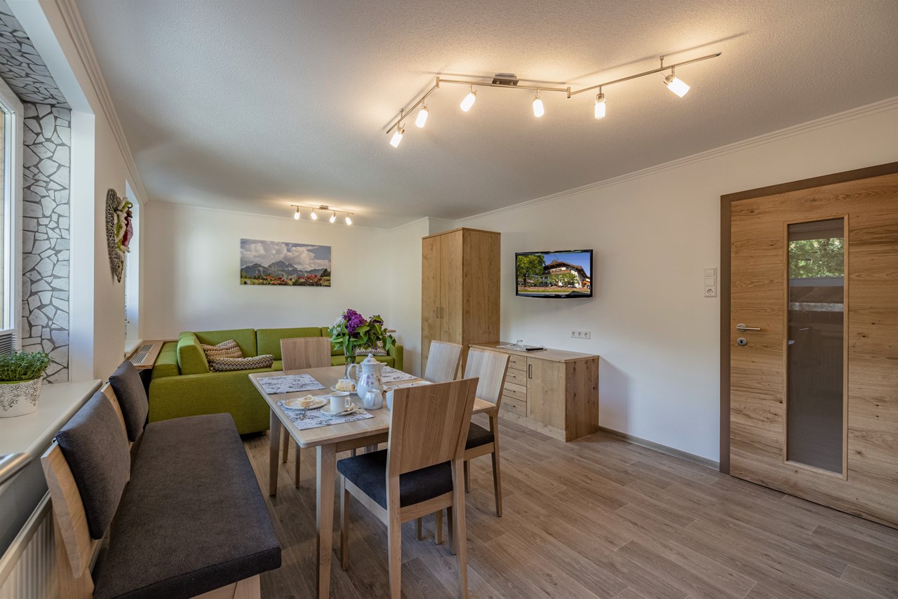 Bauernhof Oberlöffele Vorstellung der Zimmer Ferienwohnung Gartnerkofel