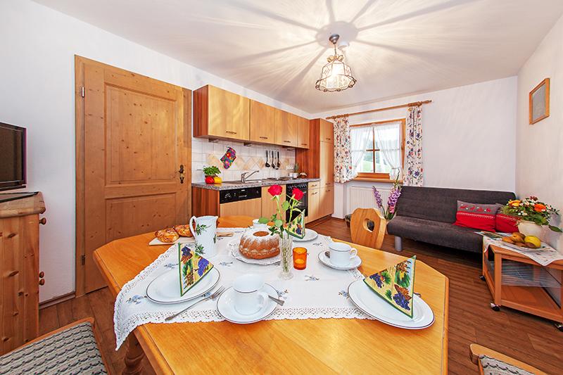 počitnice na kmetiji - Riedering - Wohnküche Ferienwohnung Maiglöckchen - Maserer-Hof