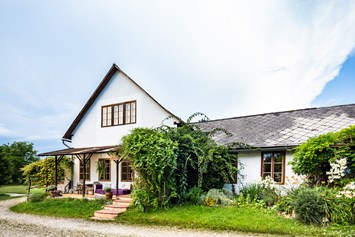 Ferien Bauernhof: Das alte Bauernhaus liebevoll renoviert zu einem gemütlichen Gästehaus für Famlien und Freunde.
Für einen besonderen Urlaub. - Haarberghof