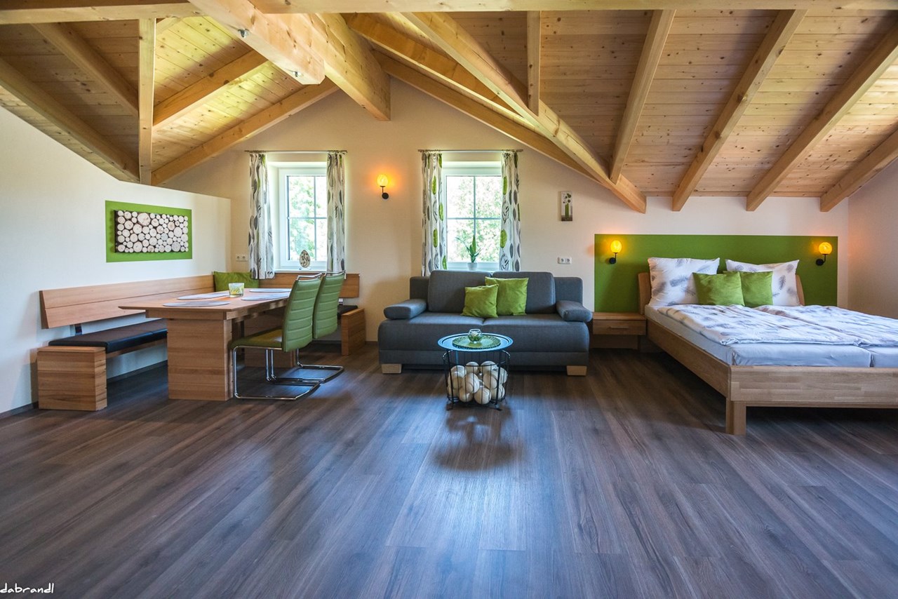 Straußenhof Halmer Vorstellung der Zimmer Ferienwohnung Straußenblick