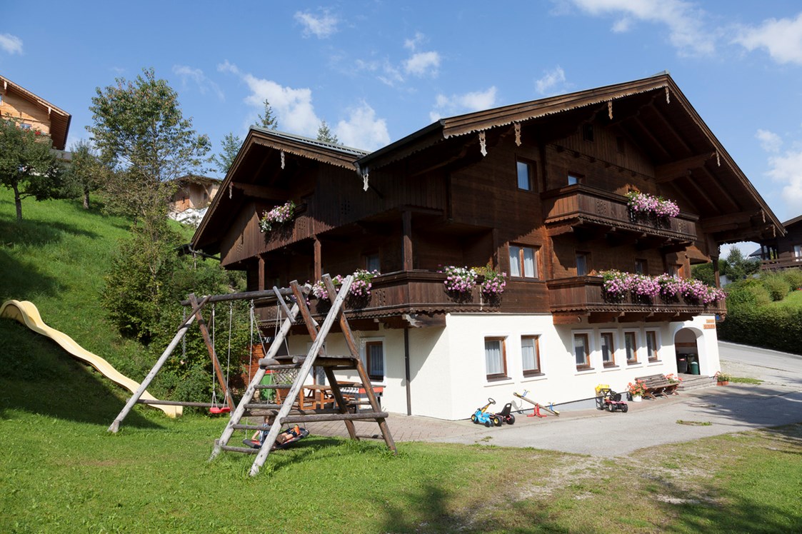 Ferien Bauernhof: Kinderspielplatz beim Apartmenthaus - Apartmenthaus Kuchelberg