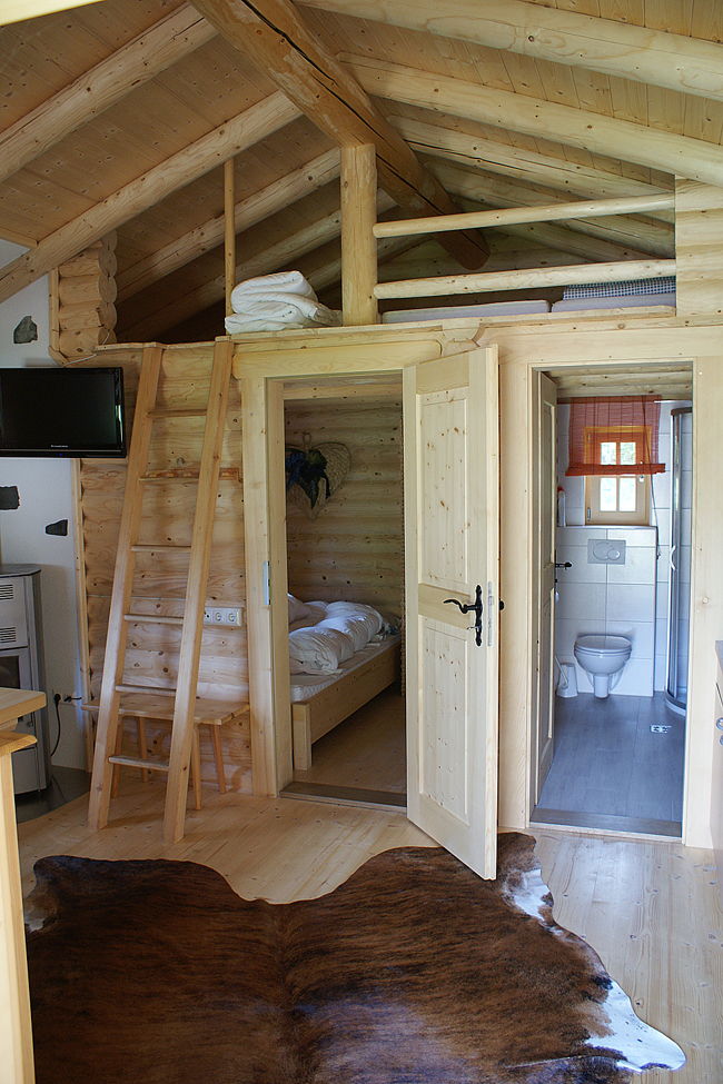 Camping Lindlerhof am See - Ferienhäuser - Almhütten - Restaurant Predstavitev prostorov Hiša iz okrogle hlode