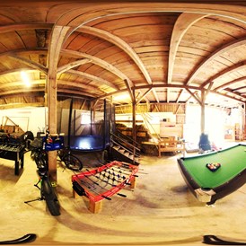 Ferien Bauernhof: Spielscheune Ferienhof Hohe
360° Aufnahmen - virtueller Rundgang - Ferienhof Hohe