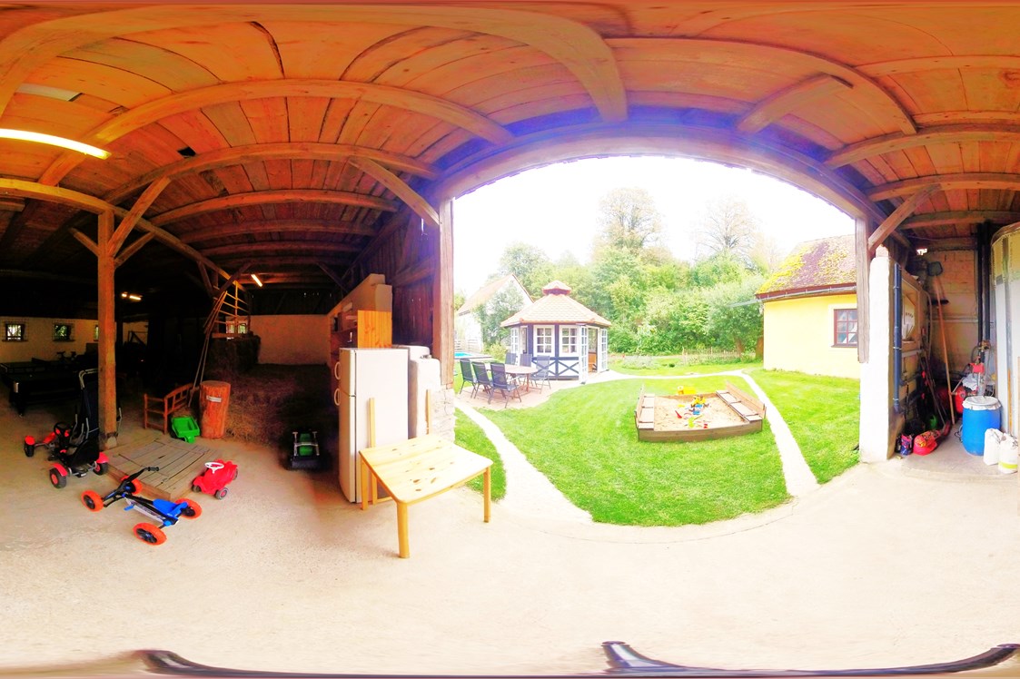 Ferien Bauernhof: Spielscheune Ferienhof Hohe
360° Aufnahmen - virtueller Rundgang - Ferienhof Hohe
