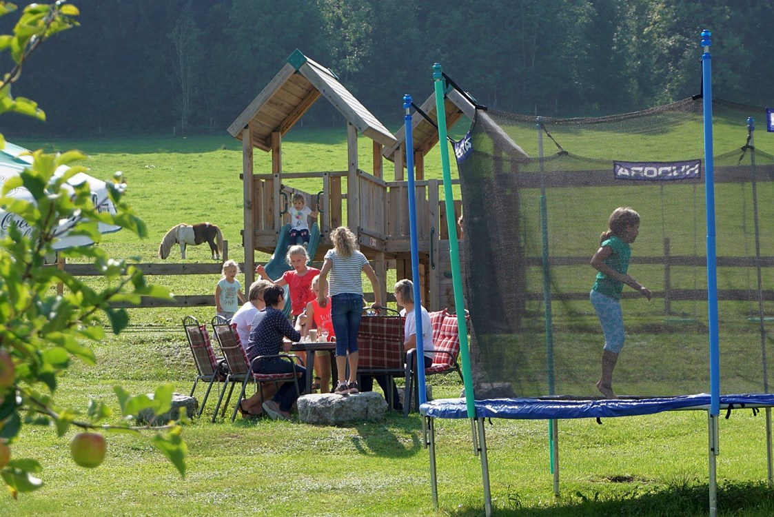 Ferien Bauernhof: Trampolin und Spielturm - Wastelbauerhof
