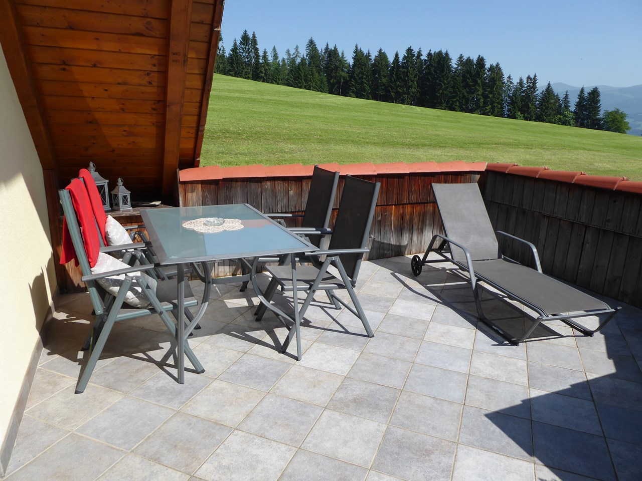 TRIPPOLTHOF - Urlaub am Bauernhof Vorstellung der Zimmer Terrasse ganz privat mit Fernblick