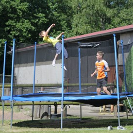 Ferien Bauernhof: Trampolin springen - Der Eichenhof