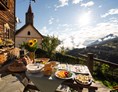 Ferien Bauernhof: Frühstück auf der Sonnenterrasse  - Familienwanderhof Eggeler