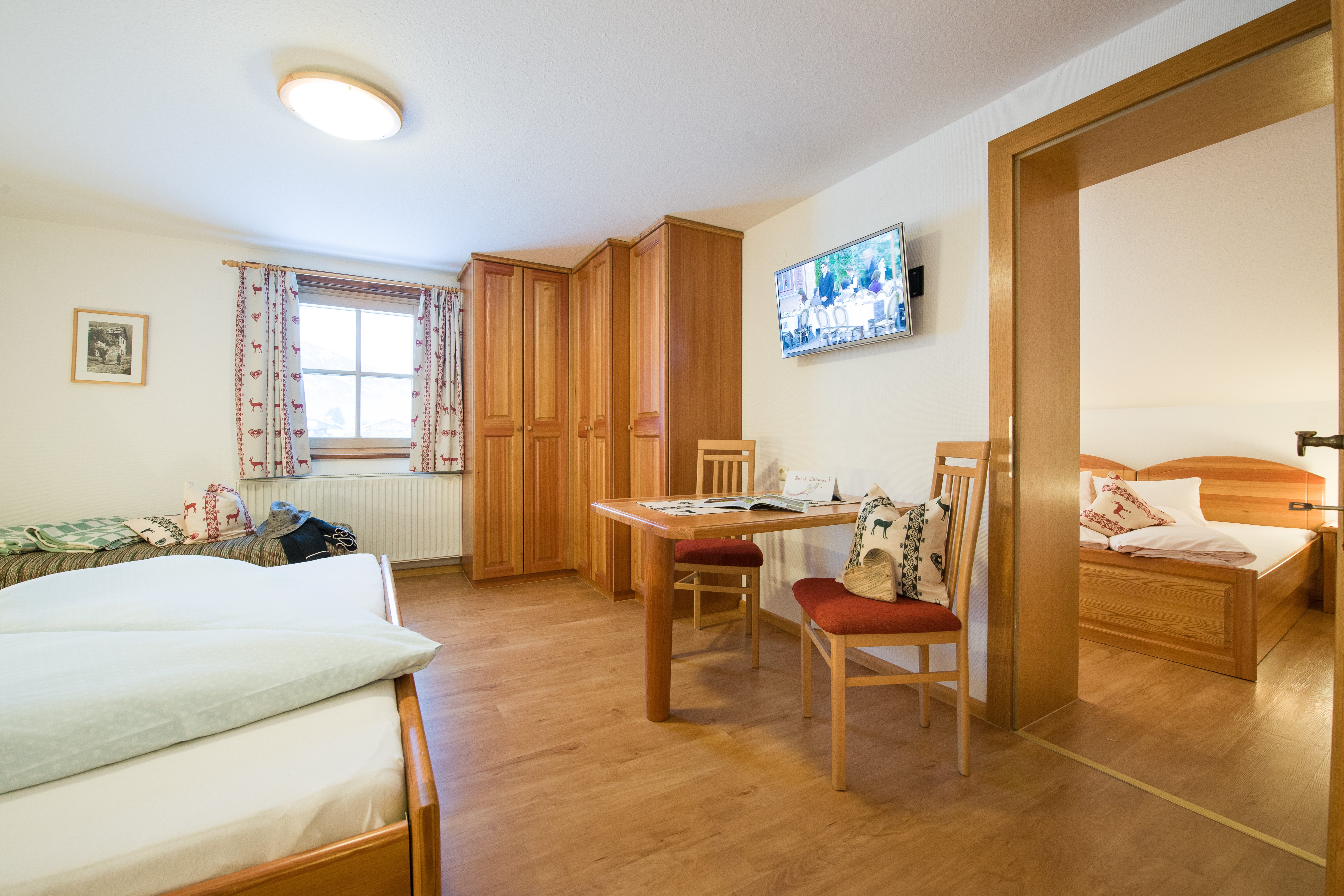 Komfortbauernhof Zittrauerhof 4 Blumen Vorstellung der Zimmer Familienzimmer Lärche - 2 Schlafräume