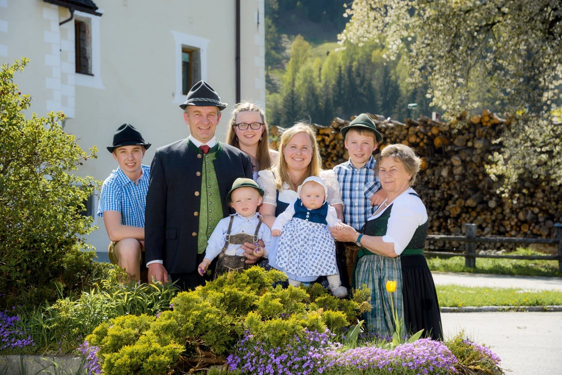 Ferien Bauernhof: Ihre Gastgeberfamilie Rieder vom Urlaubshof Schloss Saalhof - Schloss Saalhof