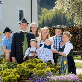 Ferien Bauernhof: Ihre Gastgeberfamilie Rieder vom Urlaubshof Schloss Saalhof - Schloss Saalhof