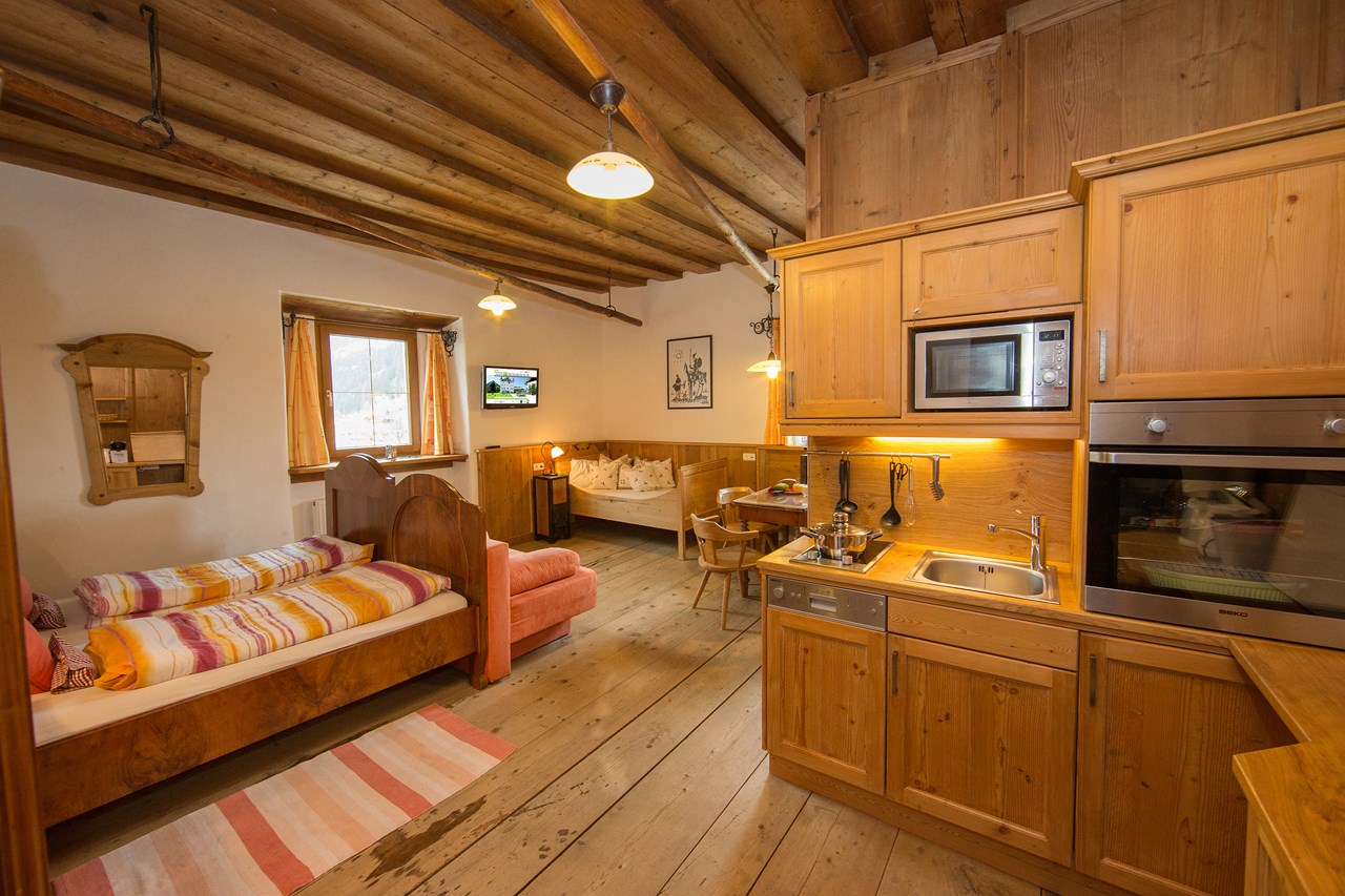 Schloss Saalhof Predstavitev prostorov Apartma Viteška soba