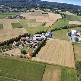 Ferien Bauernhof: Unser Hof aus der Vogelperspektive - Weihersmühle