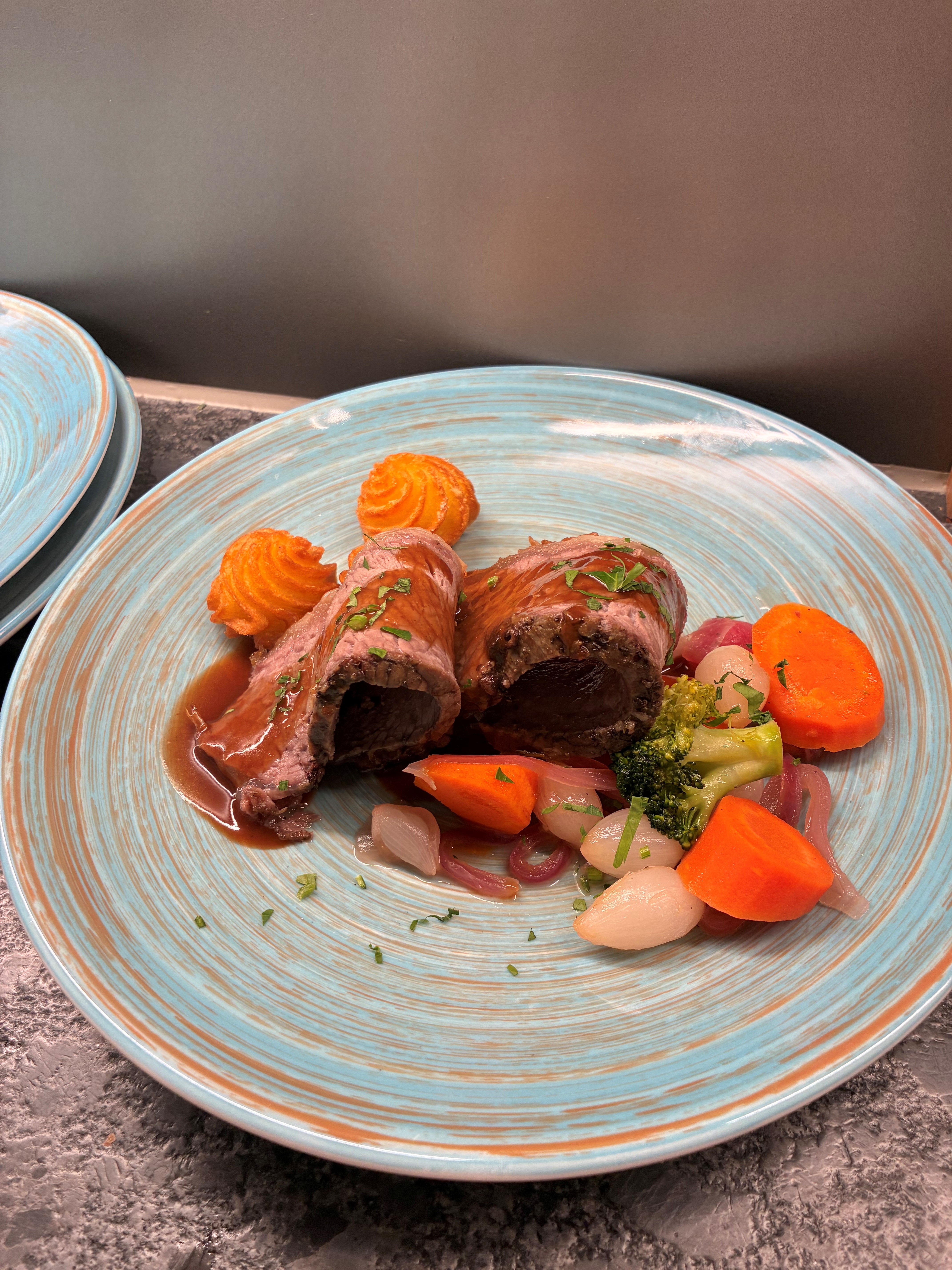 Ferien Bauernhof: Rostbraten mit Honiggemüse - Bruckreiterhof - Kulinarik