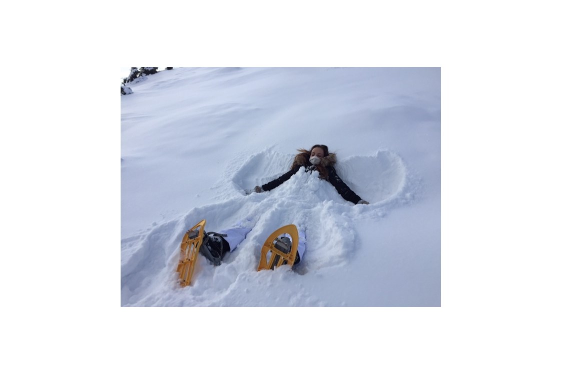 Ferien Bauernhof: Unberührte Natur, grandiose Aussichten auf die Dolomiten mit ihren Gipfeln Langkofel, Plattkofel, Schlern und Rosengarten, sonnige Wintertage: Schneeliebhaber kommen beim Winterwandern und Schneeschuhwandern in der Dolomitenregion Seiser Alm in Südtirol voll auf ihre Kosten. Das Tourennetz umfasst insgesamt 60 Kilometer bestens präparierte Winterwanderwege sowie 50 Kilometer markierte Schneeschuhwanderwege.
Ein sehr beliebtes Ziel zum Schneeschuhwandern ist die Umgebung von Tiers am Rosengarten: Ob eine Tour ins urige Tschamintal oder unterm Rosengarten, ob gemütliche Genusstour oder anspruchsvolle Alpintour, für jeden Geschmack findet sich hier die passende Tour. - Binterhof