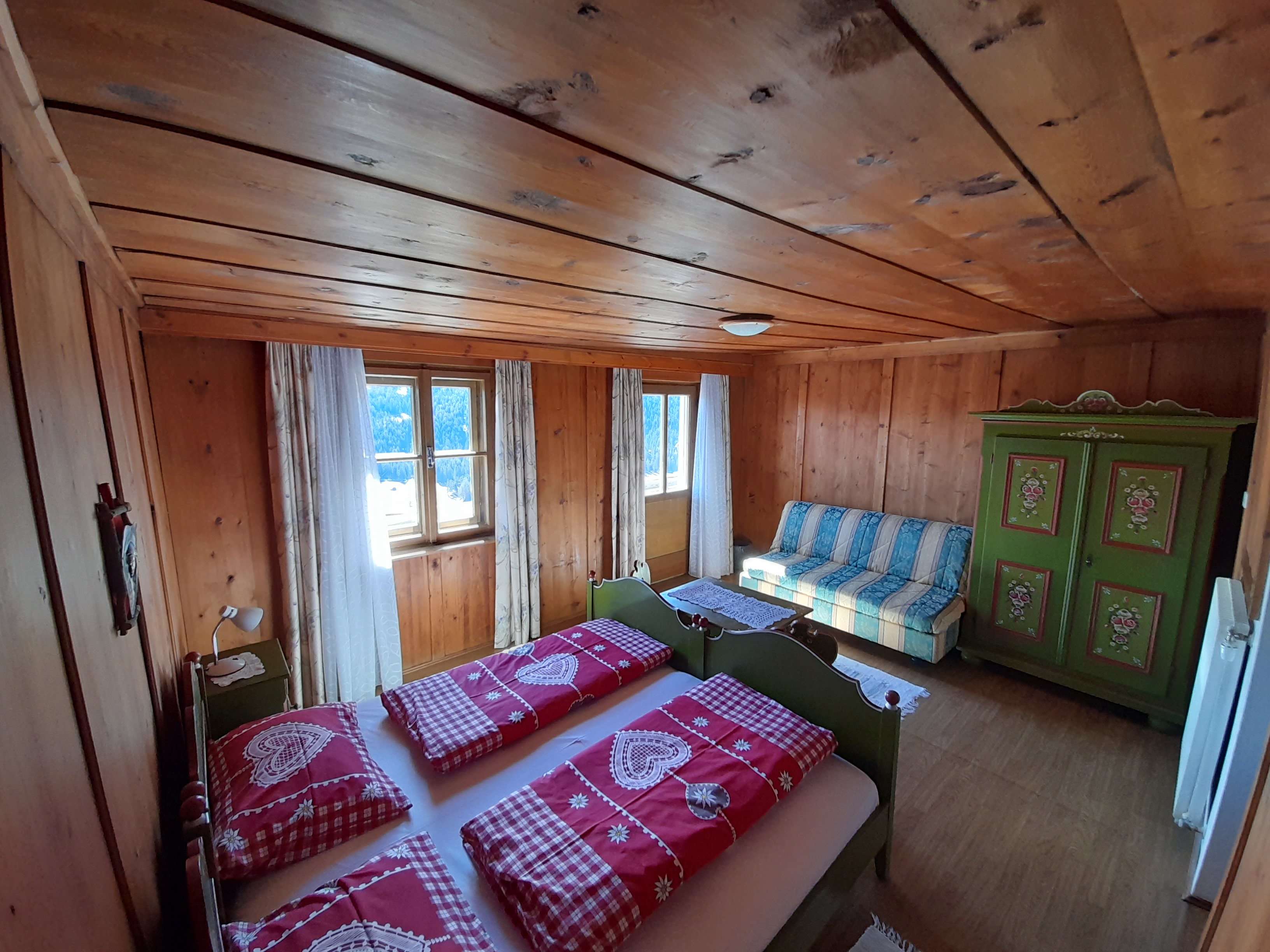 Urlaub auf dem Bauernhof - Blumen-Klassifizierung: 2 Blumen - St. Martin 35 - Heidi:
2-4Personen
Eigenes Badezimmer
Dusche, Waschbecken, WC
Südbalkon mit Panoramablick richtung Haunoldgebirge - Mitterfeichterhof