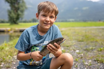 Ferien Bauernhof: Erfolg- ein Fisch an er Angel - Panoramahof am Goldberg